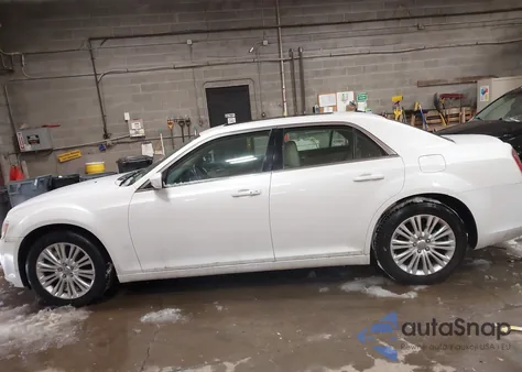 2014 Chrysler 300 z USA, uszkodzony, nr VIN 2C3CCARG2EH328084